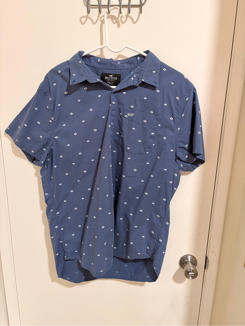 Hollister Blue Short-Sleeve Printed Button-Down Shirt - Picture 2 of 4